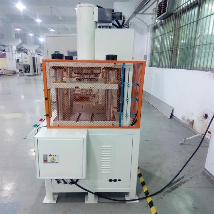 小型四柱油壓機(jī)